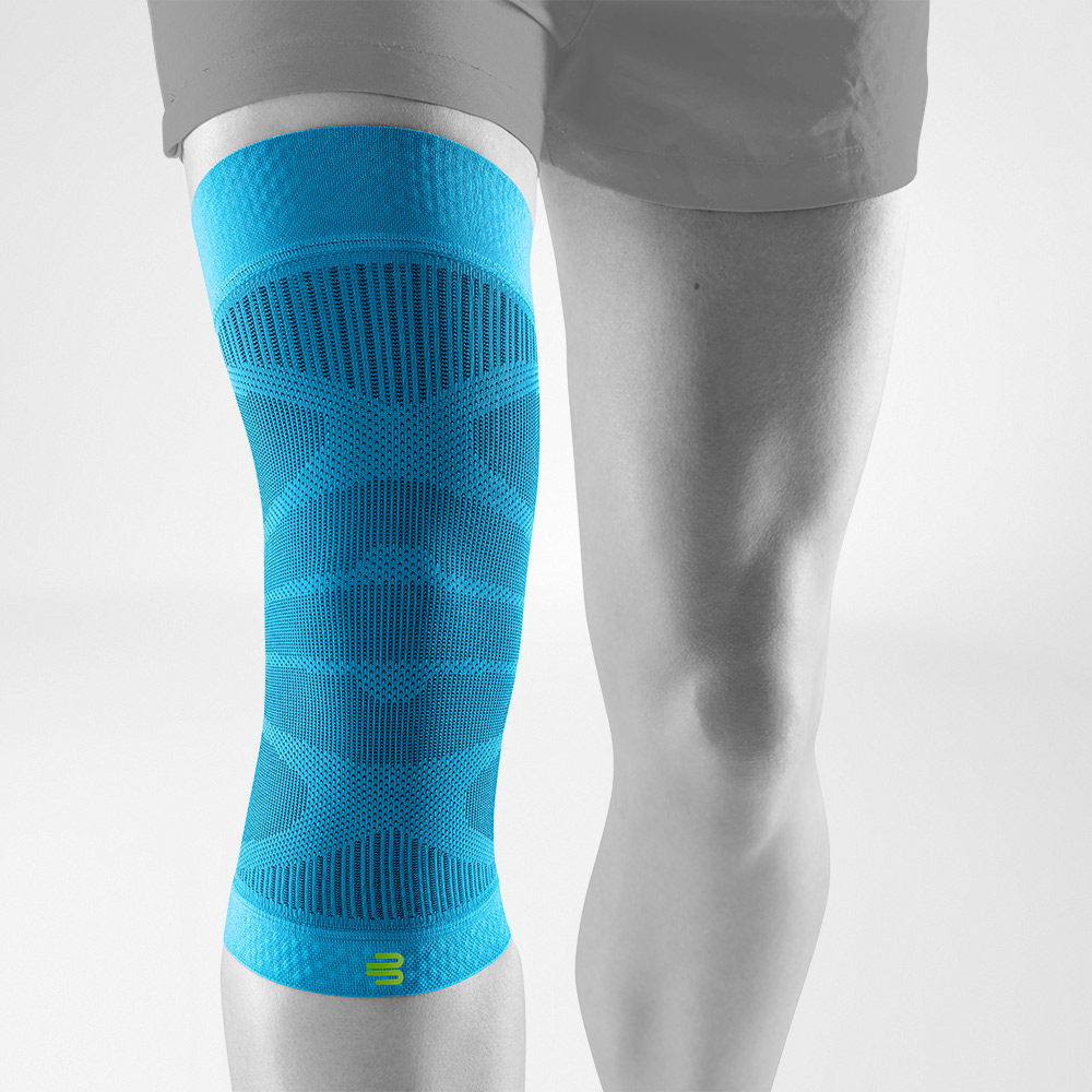 Frontansicht der Knee Sleeve an einem stilisierten grauen Bein