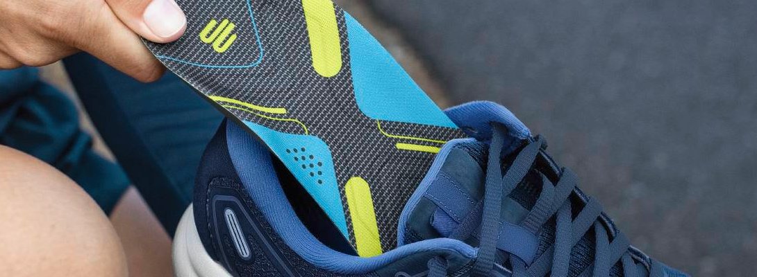 Laufeinlagen im Sportschuh Laufeinlage wird in einen Laufschuh geschoben