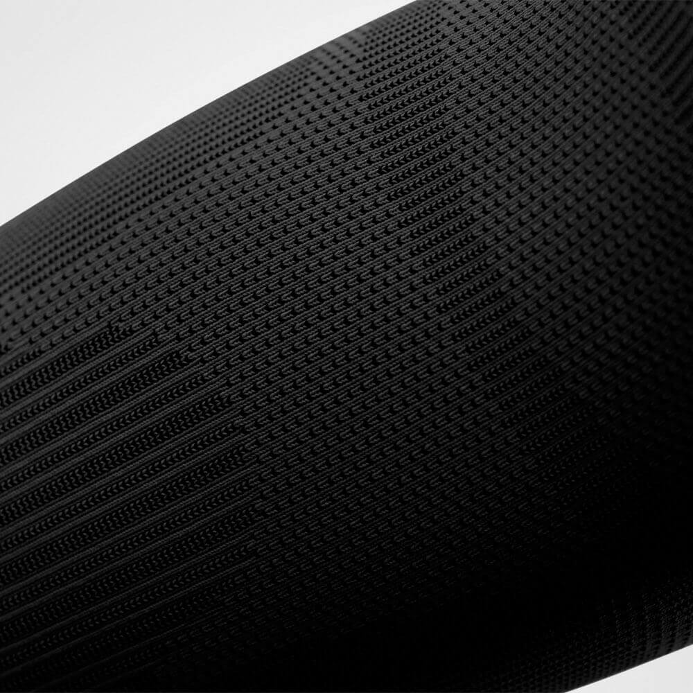 Ellenbogensleeve schwarz Detailansicht Detailansicht Gestrickverlaufe des schwarzen Sportsleeves für den Ellenbogen