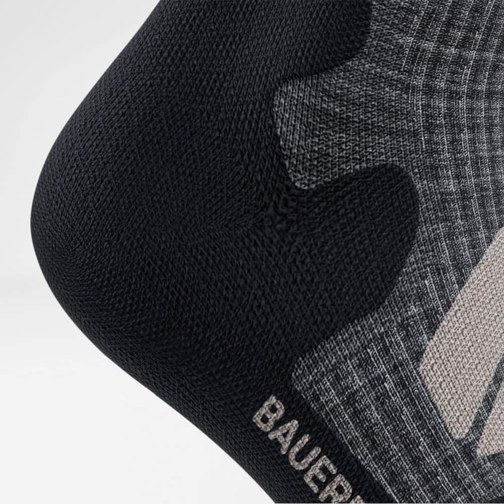 Merino-Wandersocken dunkelgrau Detail Heel Protection Detailansicht der Ferse der Merino-Wandersocken in dunkelgrau