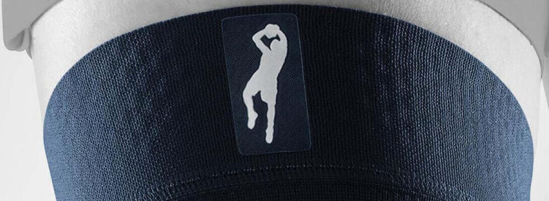 Detailansicht auf den Dirk Nowitziki Knee Sleeves mit Fokus Logo
