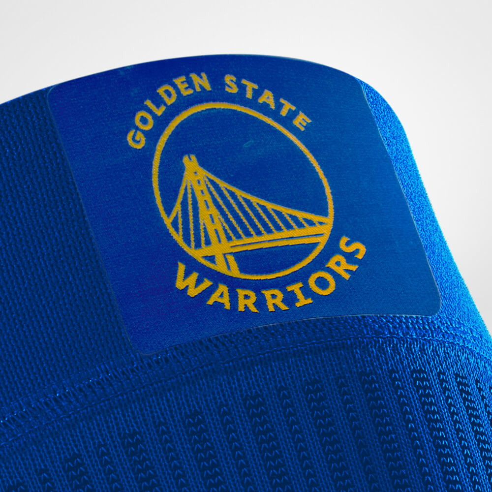 Knee Sleeve NBA Warriors Detail Logo Fokus Golden State Warriors Logo auf dem Knee Sleeve NBA