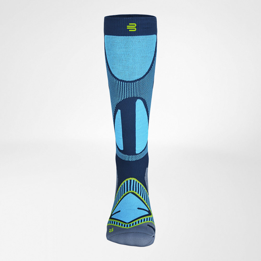 Vordere Komplettansicht des blauen Sportsocken zum Ski fahren