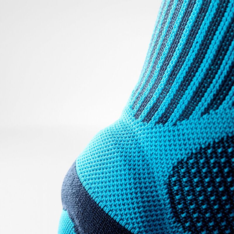 Kniebandage Detail Omega Pad Detailansicht Sports Knee Support - oberer Bereich der Pelotte und dem Gestrick