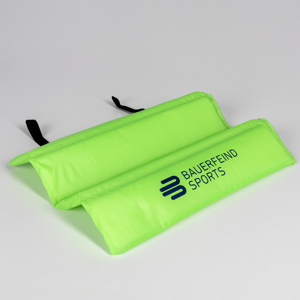 Sitzkissen im Studio Studioaufnahme des Bauerfeind Sports Sitzkissens in leuchtendem Grün, perfekt für unterwegs.