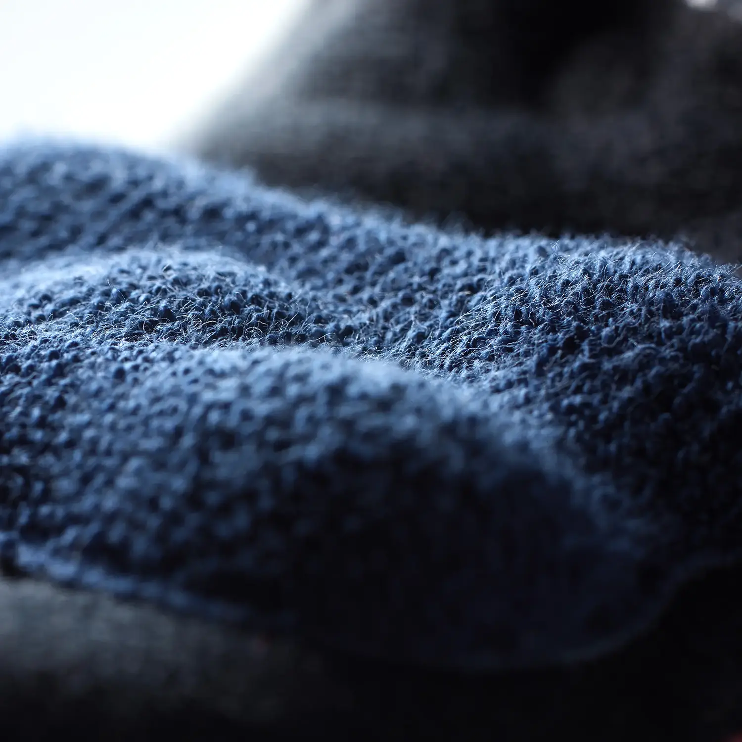 Ellenbogenbandage Detail Five Point Pad Detailaufnahme der von weichem Material überspannten Pelotte auf der Innenseite des Sports Elbow Strap