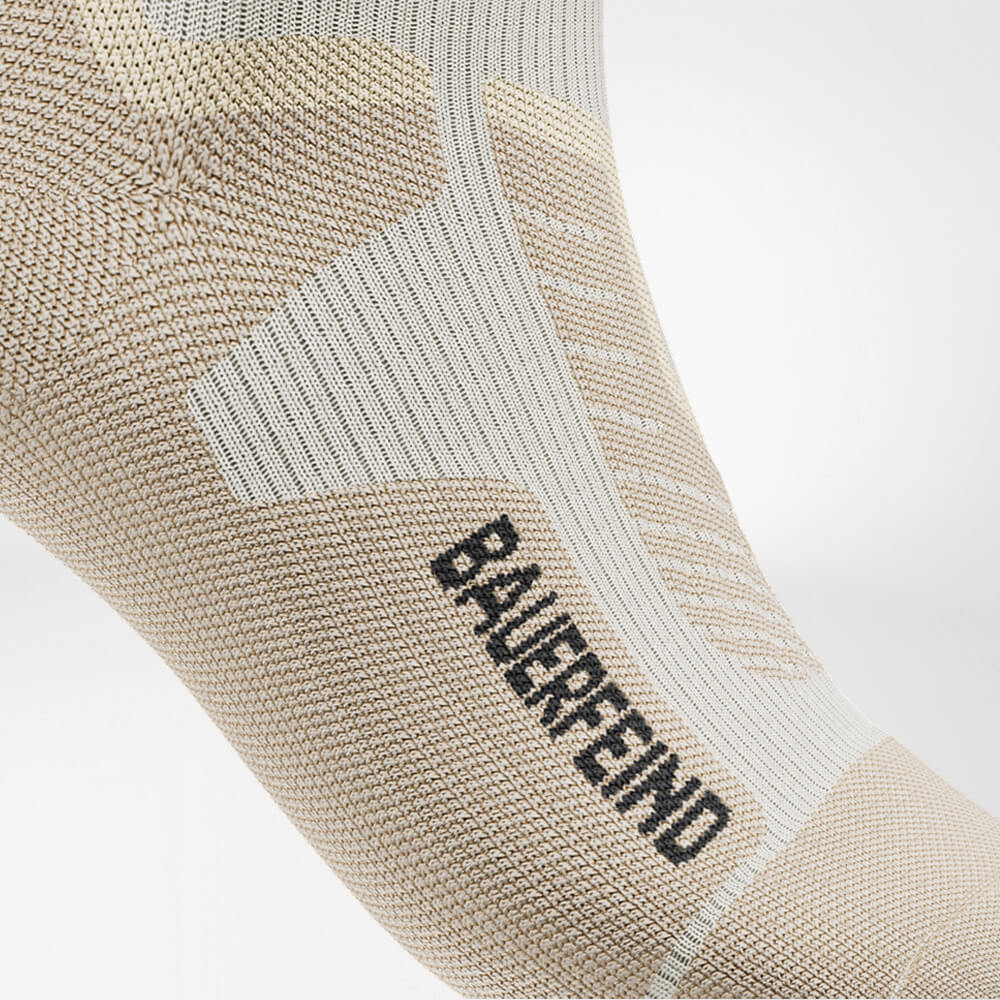 Skisocke Abfahrt mit Merinowolle beige Detail Ski Boot Comfort Detailansicht auf Ski Boot Comfort Zone des beigen Sportsocken für Ski Alpine mit Merinowolle