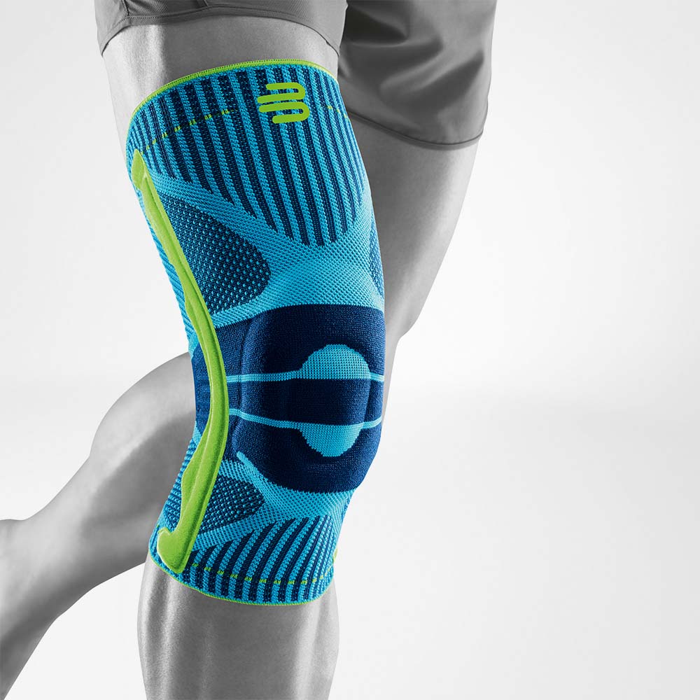 Komplettansicht einer rivera farbenen Kniebandage für den Sport am stilisierten grauen Bein