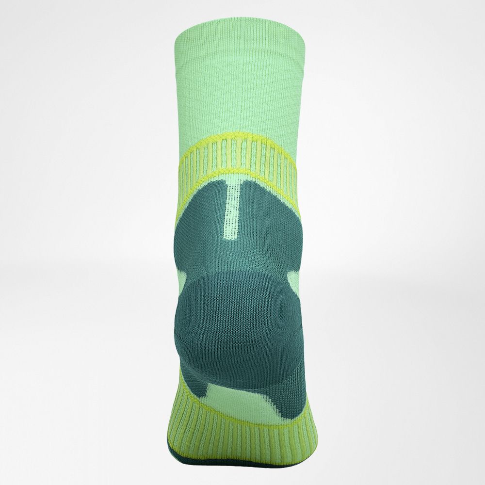 Hintere Komplettansicht der grünen Trekkingsocken