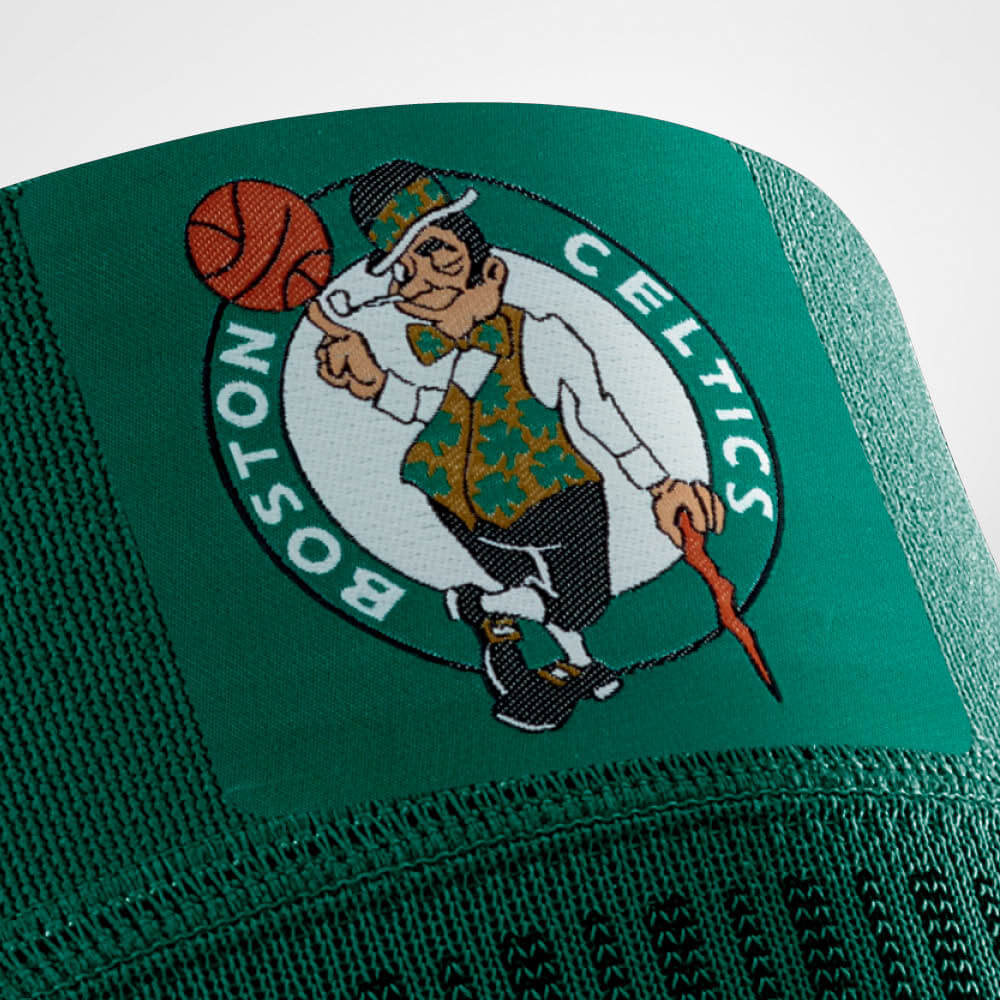 Knee Sleeve NBA Celtics Detail Logo Fokus Boston Celtics Logo auf dem Knee Sleeve NBA