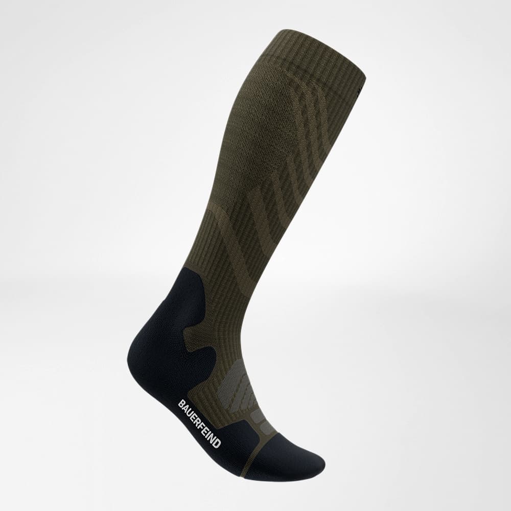 Merino-Wandersocken dunkelgrün Seitenansicht Seitenansicht der Merino-Wandersocken in dunkelgrün