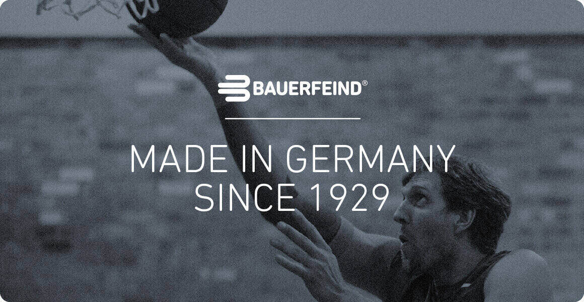 Dirk Nowitzki beim Korbleger in schwarz-weiß, darüber das Bauerfeind-Logo und der Text "Made in Germany since 1929"