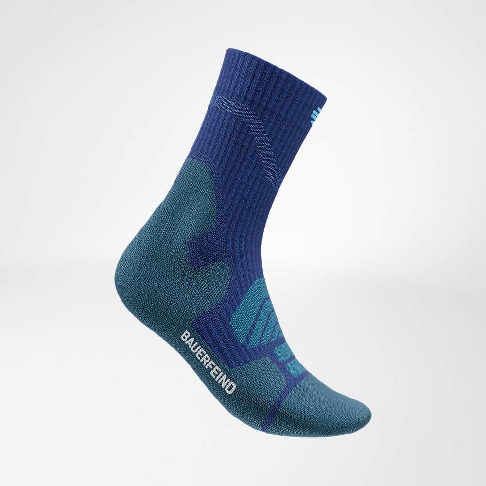 Mittellange Merino-Wandersocken dunkelblau Seitenansicht Seitenansicht der dunkelblauen mittellangen Merino - Wandersocken