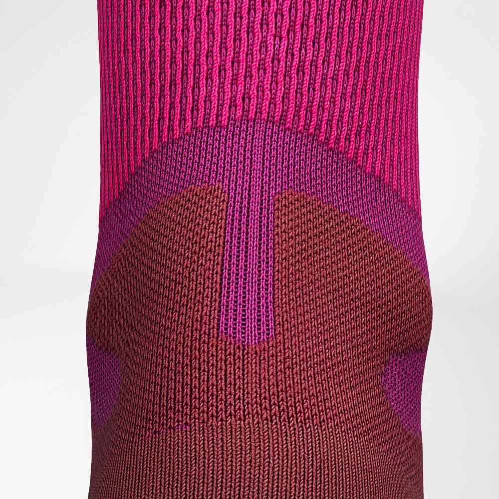 Detailansicht auf Achilles Comfort Zone des pinken Sportsocken zum Skifahren