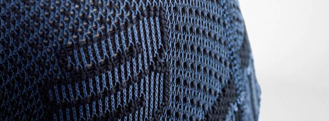 Kniebandage Dirk Nowitzki Detailaufnahme Detailansicht aus das gestrickte Logo der Kniebandage für den Sport Dirk Nowitzki Edition