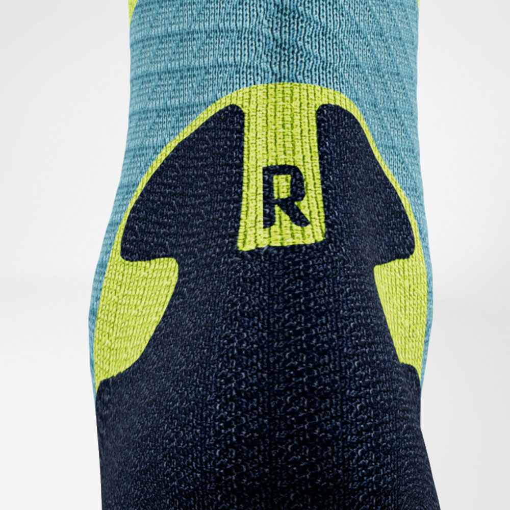Mittellange Trailrun-Laufsocken blau-gelb Detail Achilles Comfort Detailaufnahme Achilles Comfort Zone der blau-gelben mittellangen Trailrun - Laufsocken