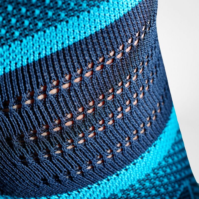 Kniebandage Detail Gestrick Detailansicht des atmungsaktiven Gestricks in der Kniekehle der Kniebandage für den Sport