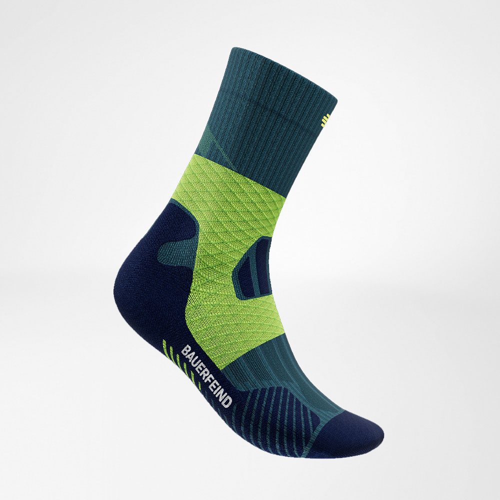 Mittellange Trailrun-Laufsocken blau-grün Seitenansicht Seitenansicht der blau-grünen mittellangen Trailrun - Laufsocken