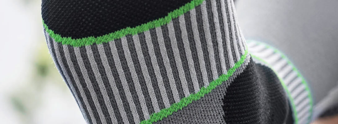 Trekkingsocken grau Detailaufnahme Detailansicht auf die Polsterungszone am Fußbett einer Trekkingsocke